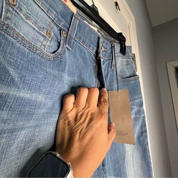 New! Levi’s 515 Bootcut Mid-Rise Medium Wash Blue Women’s Jeans Sz 6/28 - Picture 8 of 10